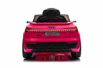 Автомобіль Audi SQ8 рожевий