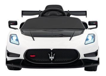 Білий автомобіль Maserati MC20 GT2