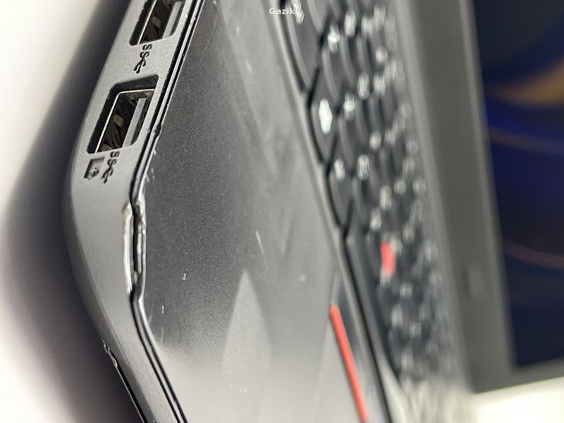 Ноутбук Lenovo ThinkPad E560 TN Intel Core i3 (i3-6100U) 8 Гб 128 Гб SSD (Вживаний - Клас B)