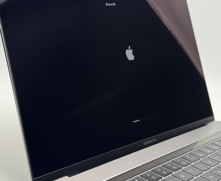Ноутбук Apple MacBook Pro A1990 Retina Intel Core i7 (i7-9750H) 16 Гб 512 Гб SSD Клас B (GNB1225041) Б/В