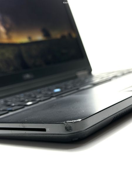 Ноутбук Dell Latitude E5570 IPS Intel Core i7 (i7-6820HQ) 8 Гб 256 Гб SSD (Вживаний - Клас B)