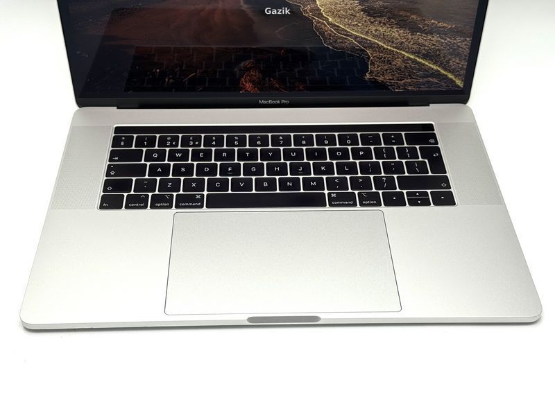 Ноутбук Apple MacBook Pro A1990 Retina Intel Core i7 (i7-8750H) 16 Гб 512 Гб SSD Клас A- (GNB1225005) Б/В