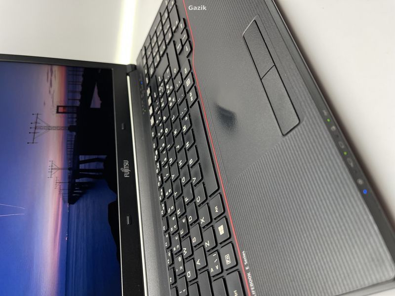 Ноутбук Fujitsu LifeBook E557 IPS Intel Core i5 (i5-7200U) 16 Гб 512 Гб SSD (Вживаний - Клас A-), IPS, Intel Core i5-7200U, 16 Гб, 512 Гб, Intel HD Graphics 620