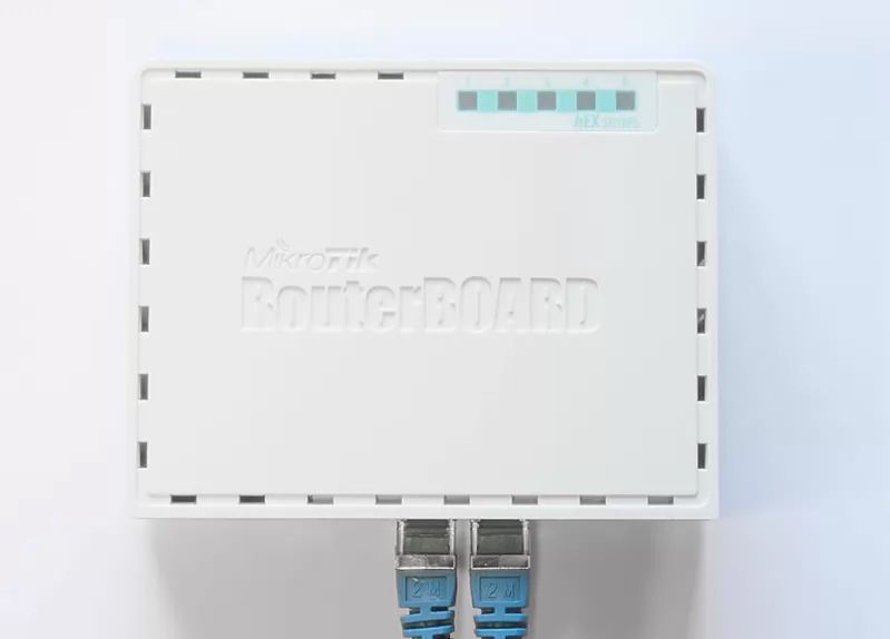 Маршрутизатор MikroTik RB750Gr3 (hEX) 10000080 фото