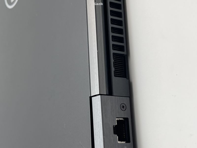 Ноутбук Dell Latitude 5590 Multitouch Intel Core i5 (i5-8350U) 16 Гб 500 Гб SSD (Вживаний - Клас B)