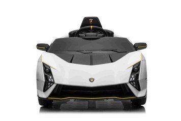 Білий автомобіль Lamborghini Invincible