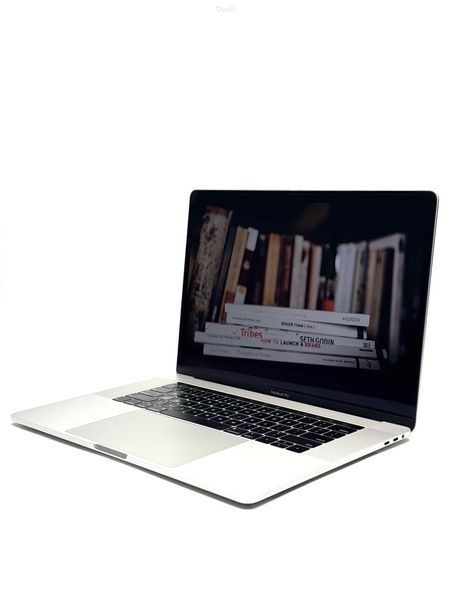 Ноутбук Apple MacBook Pro A1990 Retina Intel Core i7 (i7-9750H) 16 Гб 256 Гб SSD Клас A- (GNB1225027) Б/В GNB1225027 фото
