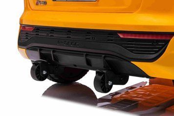 Жовтий автомобіль Audi SQ8
